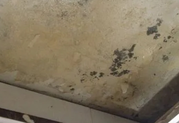 铜梁阳台漏水维修公司分享下铜梁卫生间渗水维修需要注意哪些问题。